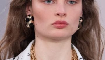 Carolina Herrera Fall 2026: Το μακιγιάζ έφερε τη φρεσκάδα στην πασαρέλα