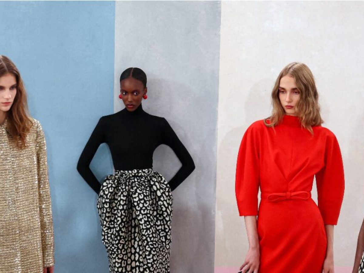 Carolina Herrera: Χρώμα, μοτίβα και ένα φινάλε γεμάτο νόημα στην ανοιξιάτικη συλλογή