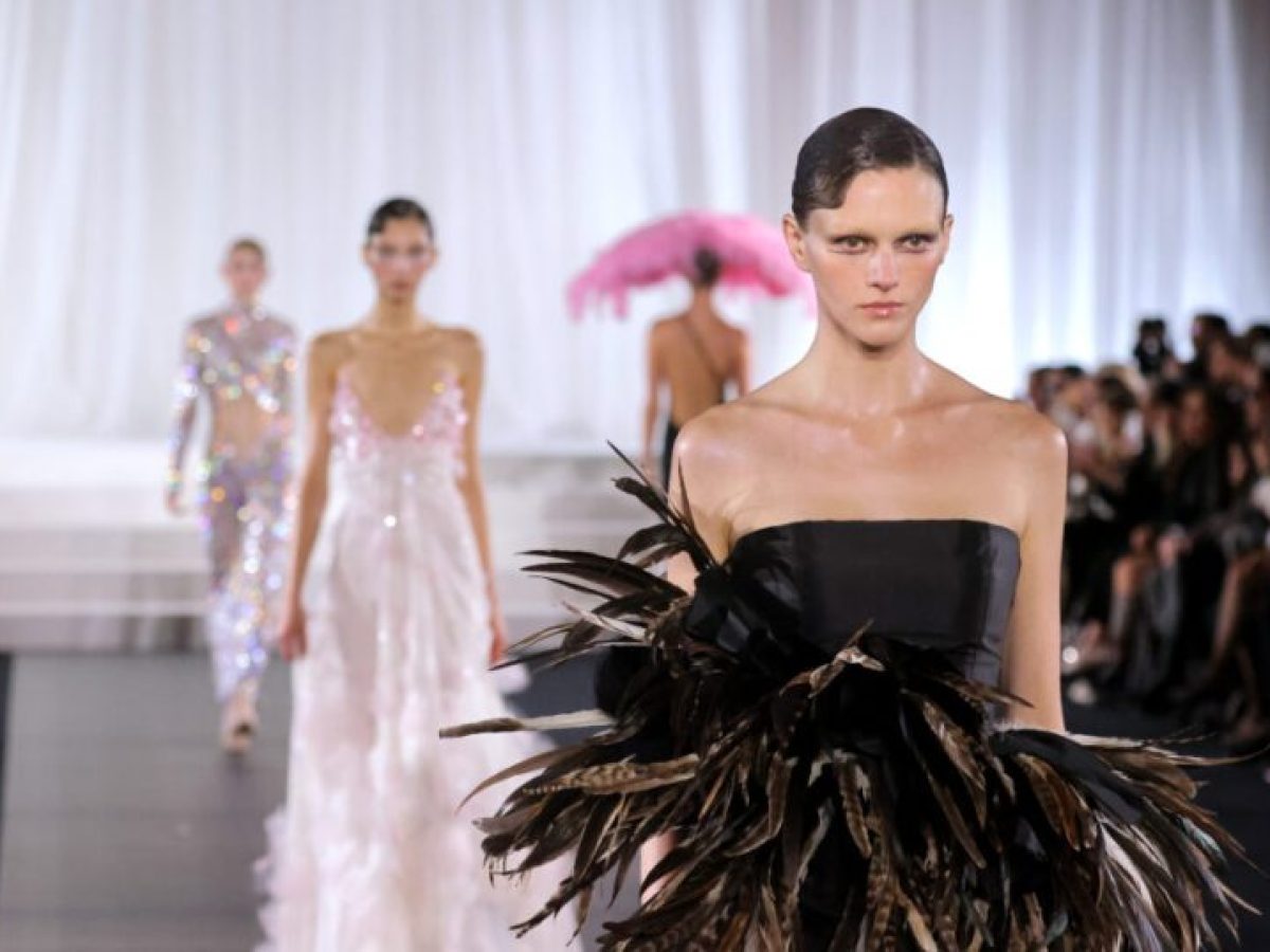 Celia Kritharioti Couture SS26: Όσα έγιναν στα παρασκήνια του ιστορικού show στο Παρίσι – Το TLIFE ήταν εκεί!