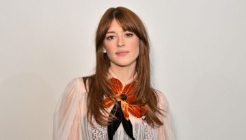 Daisy Edgar-Jones: Απογείωσε το iconic boho κούρεμά της με μια strawberry brunette απόχρωση