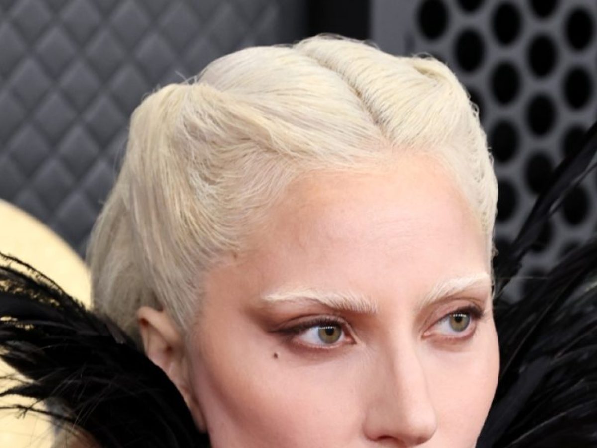 Grammy 2026: Τα 10 πιο ενδιαφέροντα beauty looks στο red carpet