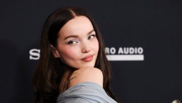 Grammys 2026: Η Dove Cameron εμφανίστηκε με matchy eye make up look και μανικιούρ που αξίζει να αντιγράψεις