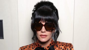 H Lily Allen φωτογραφίζεται με ένα ακόμη τέλειο ρετρό beauty look