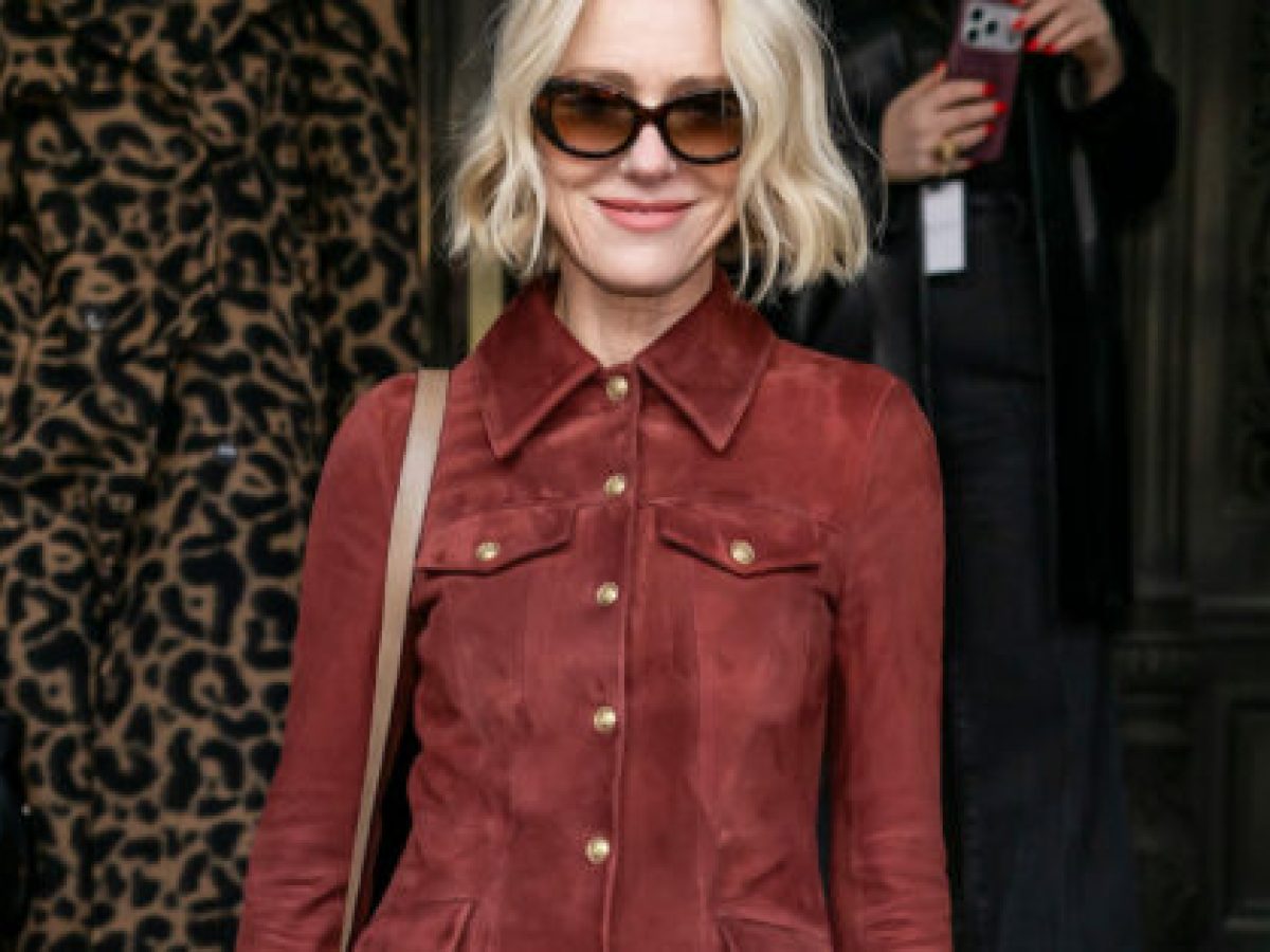 H Naomi Watts δείχνει έναν φρέσκο συνδυασμό για την άνοιξη