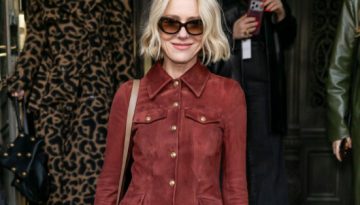 H Naomi Watts δείχνει έναν φρέσκο συνδυασμό για την άνοιξη