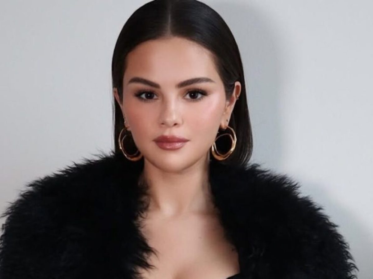 H Selena Gomez υιοθέτησε το πιο ρομαντικό ανοιξιάτικο μανικιούρ που θα σου φτιάξει τη διάθεση