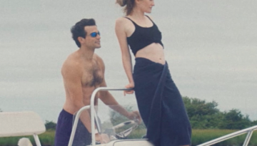 Love Story: Γιατί είναι τόσο δύσκολο να αποτυπωθεί το στυλ της Carolyn Bessette-Kennedy;