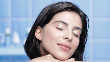 Micellar water: Όλα όσα πρέπει να ξέρεις για το προϊόν που λατρεύουν οι Γαλλίδες