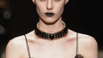 Roberto Cavalli runway: Το μαύρο κραγιόν είναι ξανά τάση και πιο επιβλητικό από ποτέ