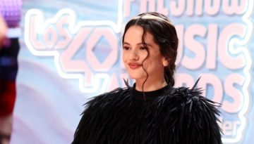 Rosalia: Το beauty look στην τελευταία της φωτογράφιση μας βάζει σε καλοκαιρινό mood