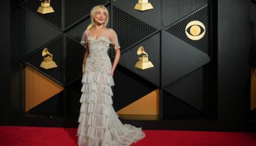 Sabrina Carpenter: Η Valentino δημιουργία που φόρεσε στα Grammys είναι το τέλειο bridal inspo για φέτος