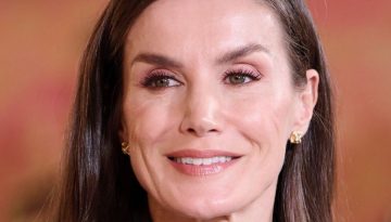 «Strobing»: Το γρήγορο makeup trick της βασίλισσας Letizia της Ισπανίας για πιο νεανική όψη