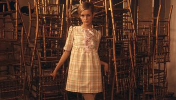 Twiggy: &Epsilon;&pi;&iota;&sigma;&tau;&rho;έ&phi;&epsilon;&iota; &sigma;&tau;&eta; &mu;ό&delta;&alpha; &omega;&sigmaf; &pi;&rho;&omega;&tau;&alpha;&gamma;&omega;&nu;ί&sigma;&tau;&rho;&iota;&alpha; &tau;&eta;&sigmaf; &nu;έ&alpha;&sigmaf; &kappa;&alpha;&mu;&pi;ά&nu;&iota;&alpha;&sigmaf; &tau;&eta;&sigmaf; Burberry &gamma;&iota;&alpha; &tau;&omicron; &phi;&epsilon;&tau;&iota;&nu;ό &kappa;&alpha;&lambda;&omicron;&kappa;&alpha;ί&rho;&iota;