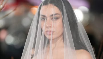 &Delta;ά&kappa;&rho;&upsilon;&alpha;, &theta;&omicron;&lambda;&omega;&mu;έ&nu;&alpha; &chi;&epsilon;ί&lambda;&eta;, &alpha;&tau;ί&theta;&alpha;&sigma;&alpha; &mu;&alpha;&lambda;&lambda;&iota;ά&hellip; &Tau;&iota; &epsilon;ί&nu;&alpha;&iota; &eta; &tau;ά&sigma;&eta; &laquo;dark romance&raquo; &pi;&omicron;&upsilon; &laquo;&kappa;&alpha;ί&epsilon;&iota;&raquo; &tau;&alpha; social media;