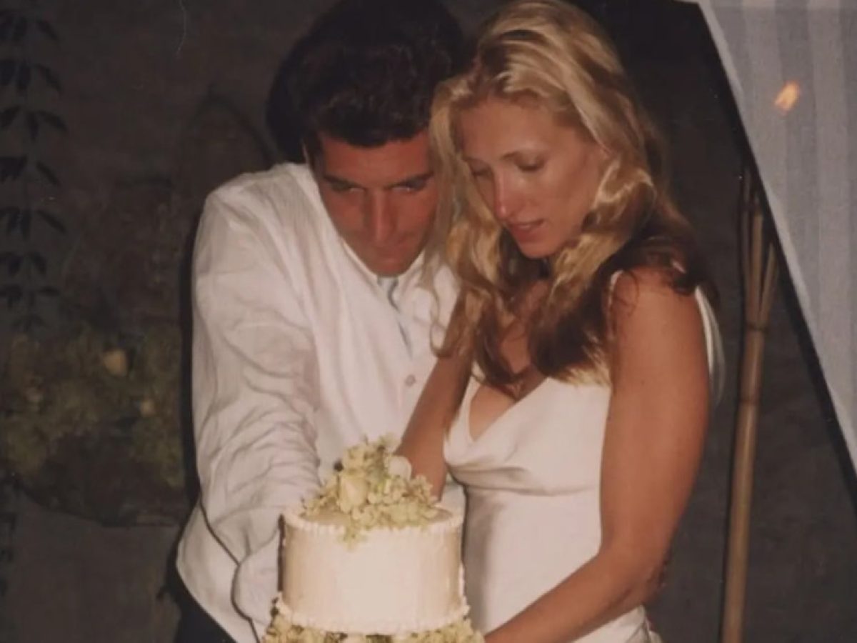 Δύο ημέρες πριν από τον γάμο της, η Carolyn Bessette ήθελε να αλλάξει χτένισμα (ο κομμωτής της είπε όχι)