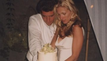 Δύο ημέρες πριν από τον γάμο της, η Carolyn Bessette ήθελε να αλλάξει χτένισμα (ο κομμωτής της είπε όχι)
