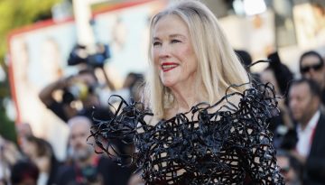 H Catherine O’Hara ήταν ένα πραγματικό fashion icon και με αυτή την avant garde δημιουργία θα τη θυμόμαστε