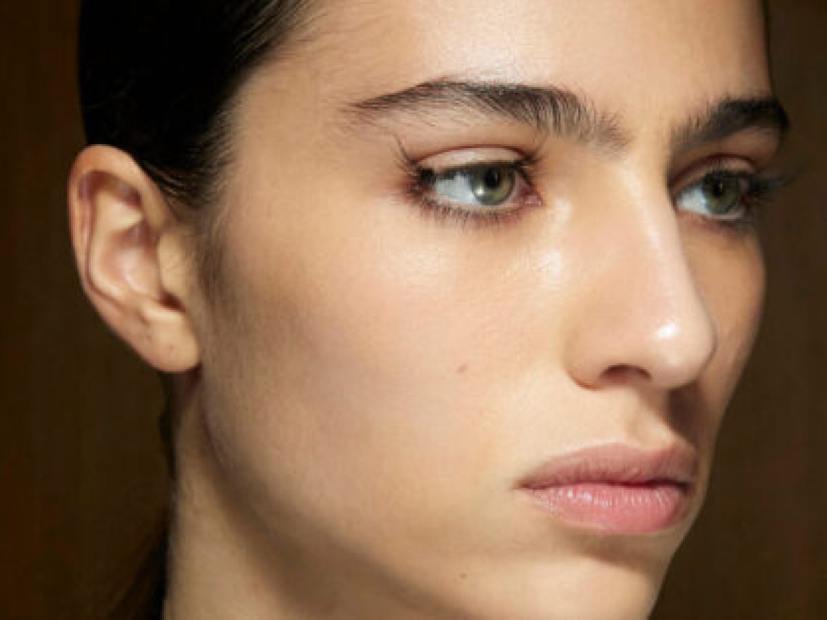 Οξέα AHAs & BHAs: Ποιο να επιλέξετε για τις ανάγκες της επιδερμίδας σας;