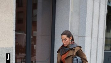 Το φόρεμα – σύμβολο των ’90s επιστρέφει και ξέρουμε πώς θα το φορέσουν όλα τα It Girls