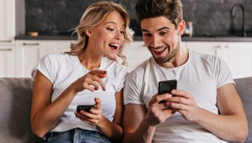 Ένα νέο trend στα social media θέλει τους άντρες να κρατούν σημειώσεις για τις συντρόφους τους