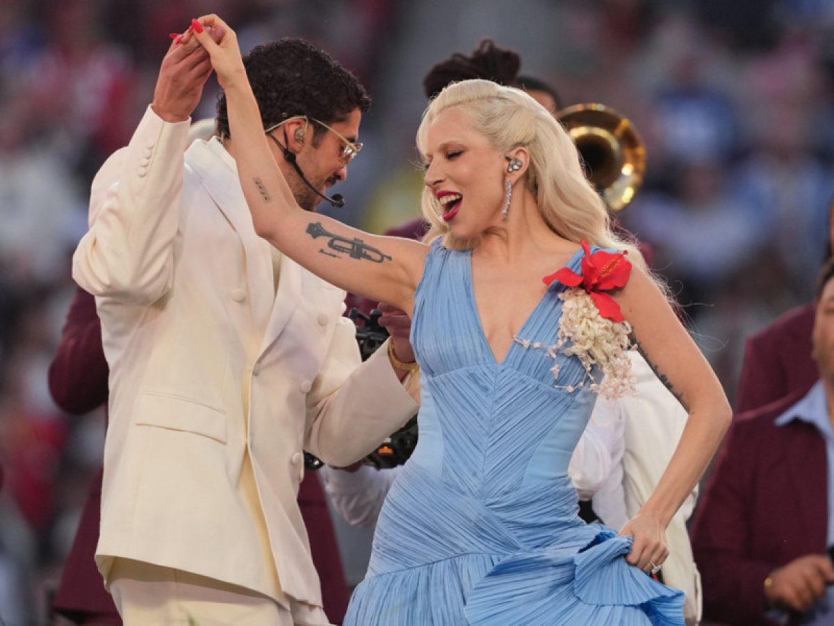 Γιατί μιλάνε όλοι για το flamenco dress που φόρεσε η Lady Gaga στο Super Bowl;
