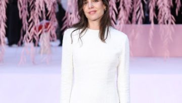 &Eta; Charlotte Casiraghi &phi;ό&rho;&epsilon;&sigma;&epsilon; &tau;&alpha; &nu;έ&alpha; &delta;ί&chi;&rho;&omega;&mu;&alpha; &pi;&alpha;&pi;&omicron;ύ&tau;&sigma;&iota;&alpha; &tau;&eta;&sigmaf; Chanel