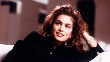 Η Cindy Crawford έγινε 60 και αποκαλύπτει τα skincare και wellness μυστικά της