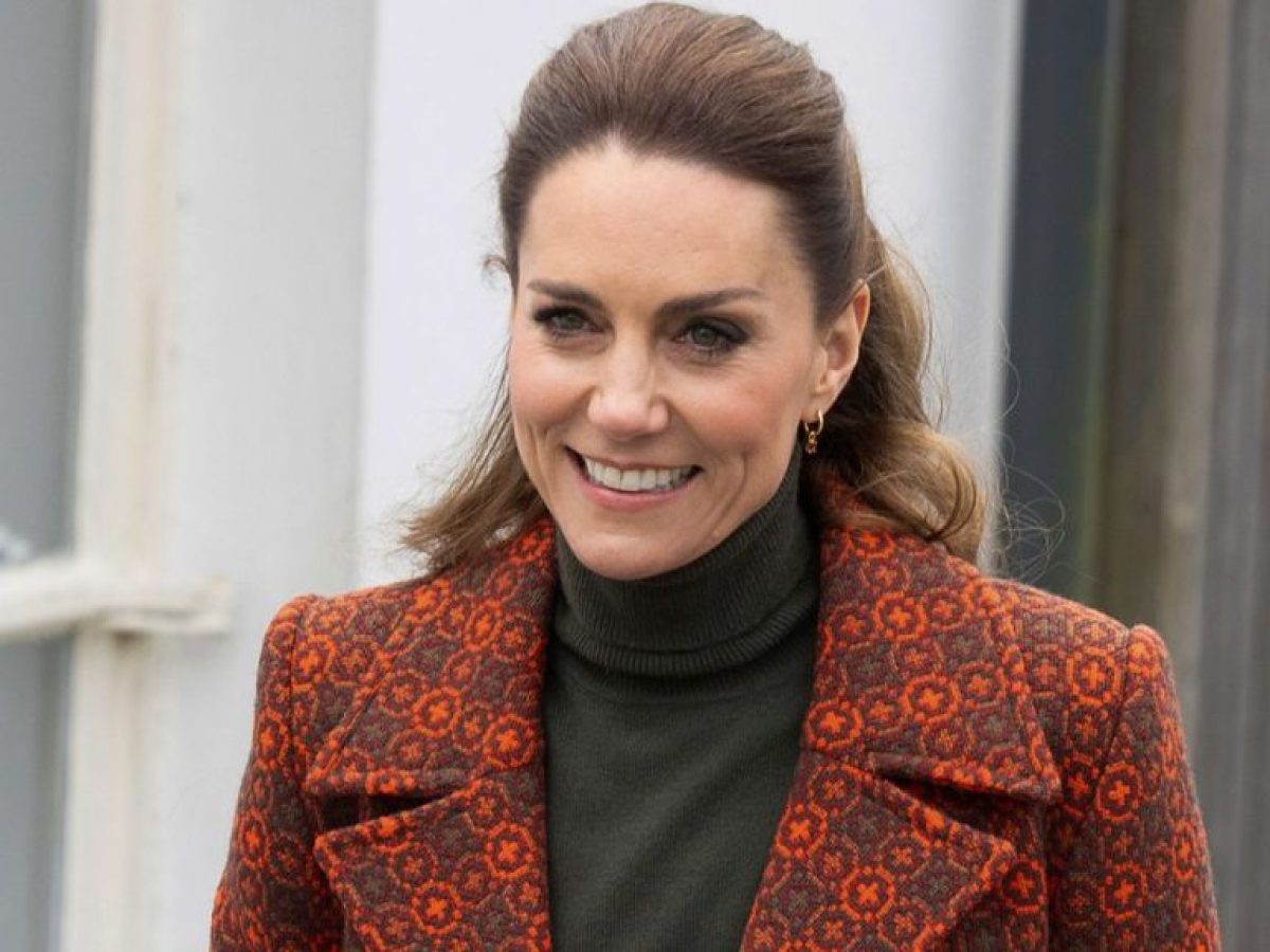 Η Kate Middleton με 60s παλτό, παρόμοιο με εκείνο που είδατε στο vintage store της γειτονιάς