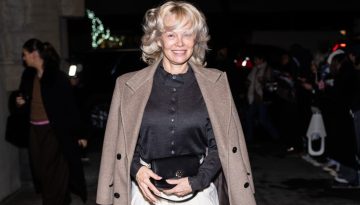 &Eta; Pamela Anderson έ&phi;&epsilon;&rho;&epsilon; &tau;&eta;&nu; ά&nu;&omicron;&iota;&xi;&eta; &sigma;&tau;&omicron; &kappa;ό&kappa;&kappa;&iota;&nu;&omicron; &chi;&alpha;&lambda;ί &tau;&eta;&sigmaf; Berlinale