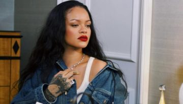 Η Rihanna συνδύασε δύο ανοιξιάτικα nail trends στο νέο της μανικιούρ