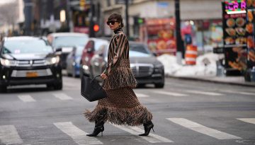 Οι chic τρόποι για να φορεθεί άψογα μία φούστα την άνοιξη