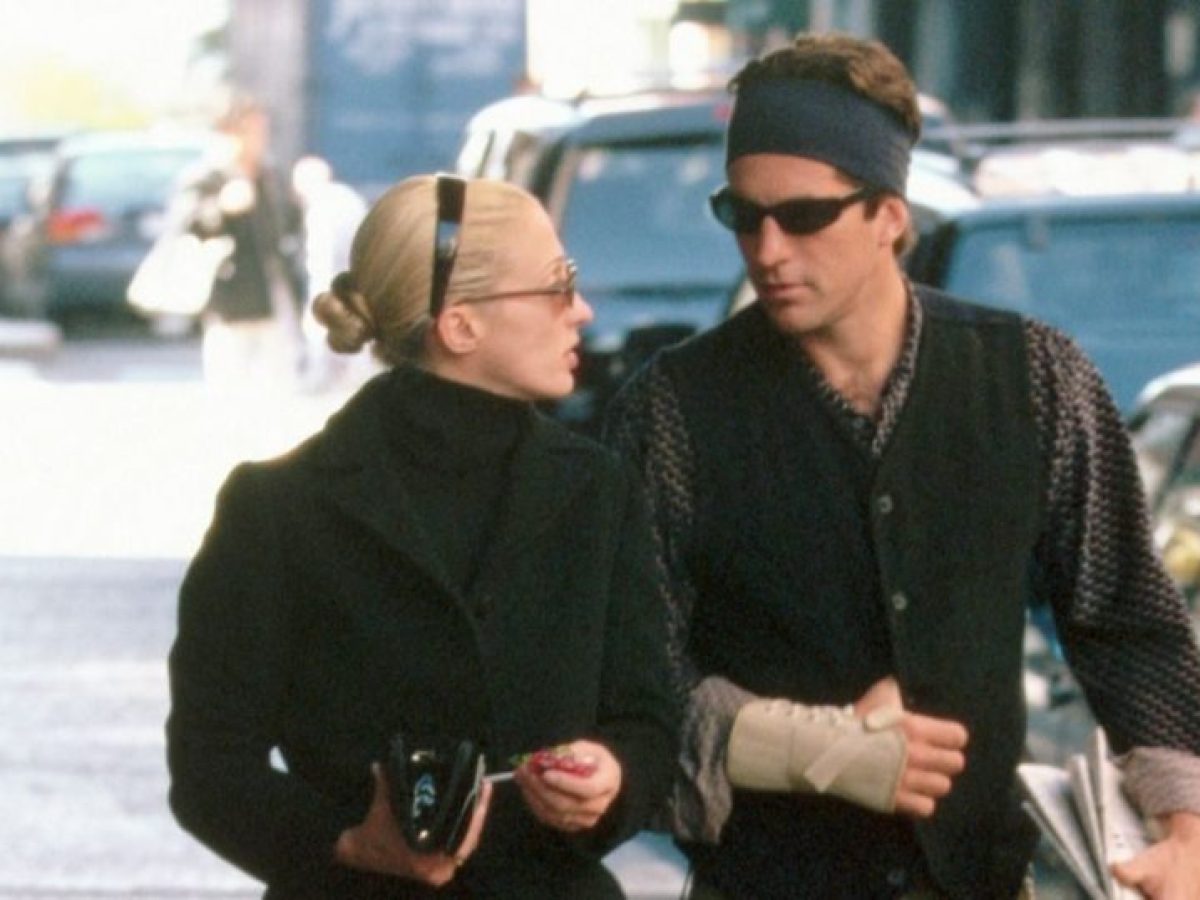 Η εμβληματική στέκα της Carolyn Bessette Κennedy επιστρέφει και θα είναι το απόλυτο αξεσουάρ της άνοιξης 2026