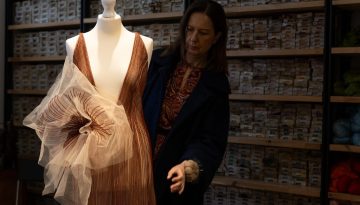 &Eta; &pi;&alpha;&rho;ά&delta;&omicron;&sigma;&eta; &kappa;&alpha;&iota; &eta; &sigma;ύ&gamma;&chi;&rho;&omicron;&nu;&eta; &mu;&alpha;&tau;&iota;ά &sigma;&tau;&eta; &mu;ό&delta;&alpha; &mu;έ&sigma;&alpha; &alpha;&pi;ό &tau;&omicron; &beta;&lambda;έ&mu;&mu;&alpha; &tau;&eta;&sigmaf; Denise &Epsilon;&lambda;&epsilon;&upsilon;&theta;&epsilon;&rho;ί&omicron;&upsilon;&nbsp;