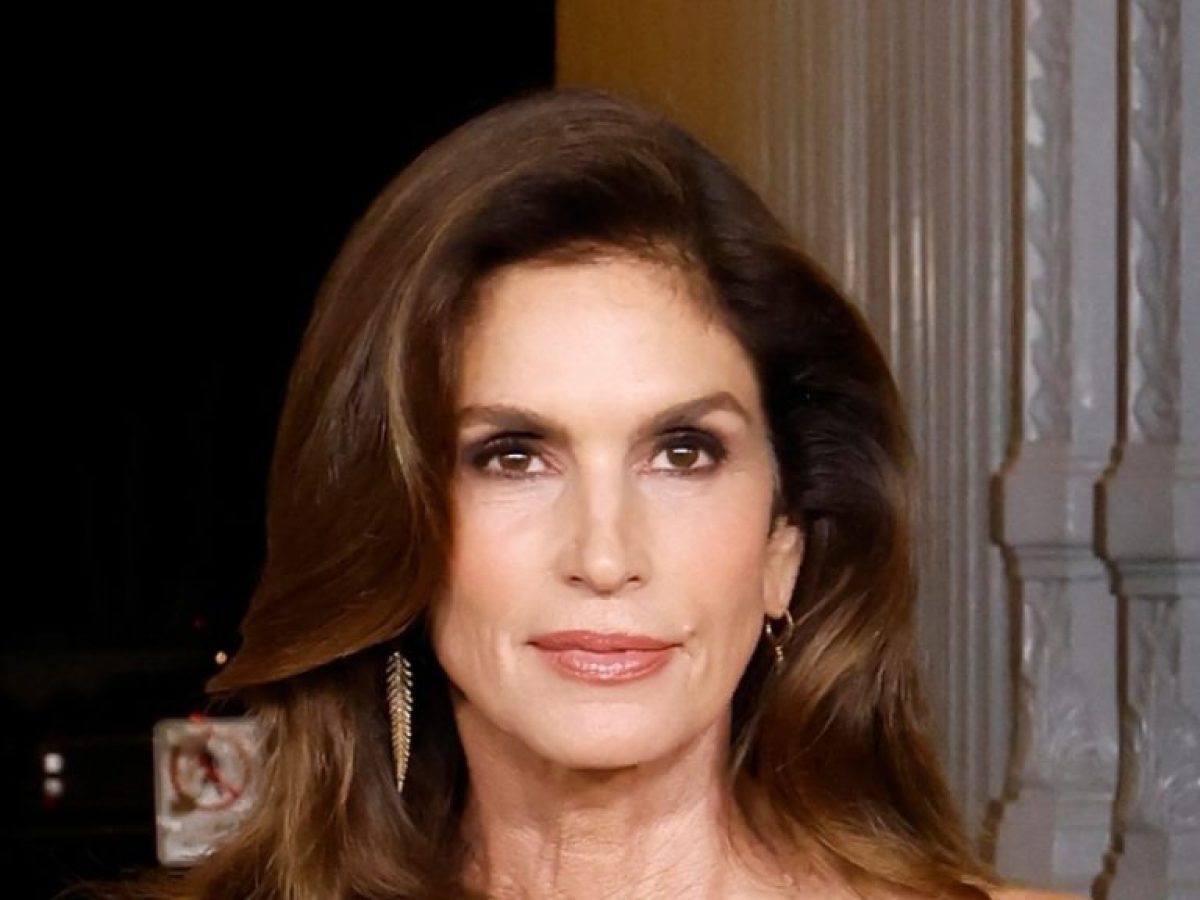 Κουρέματα για 50 χρονών: 3 στιλ που κρύβουν τέλεια τις ρυτίδες