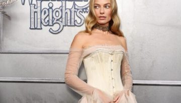 Ο νέος κορσές της Margot Robbie για το «Ανεμοδαρμένα Ύψη» είναι ζωγραφισμένος στο χέρι ώστε να μοιάζει αιώνων