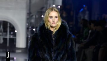 Ο Ντάνιελ Λι επαναπροσδιόρισε τα trench coats για τον οίκο Burberry σε ένα show που υμνεί το Λονδρέζικο στιλ