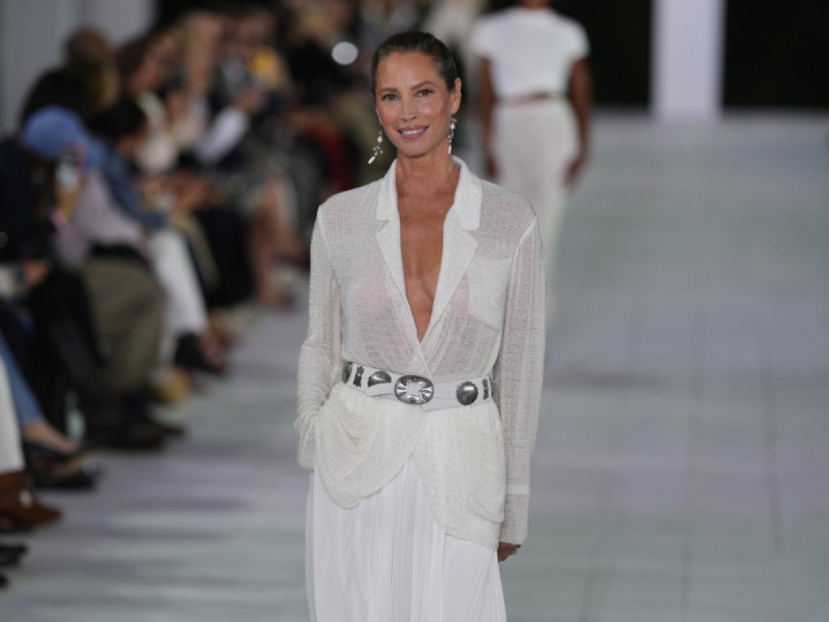 Στα 57 της, η Christy Turlington γίνεται παγκόσμια πρέσβειρα της Lancôme