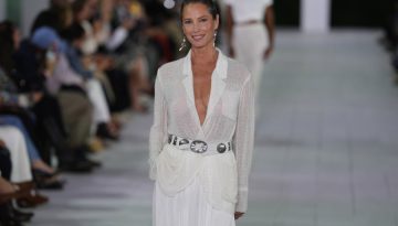 &Sigma;&tau;&alpha; 57 &tau;&eta;&sigmaf;, &eta; Christy Turlington &gamma;ί&nu;&epsilon;&tau;&alpha;&iota; &pi;&alpha;&gamma;&kappa;ό&sigma;&mu;&iota;&alpha; &pi;&rho;έ&sigma;&beta;&epsilon;&iota;&rho;&alpha; &tau;&eta;&sigmaf; Lanc&ocirc;me