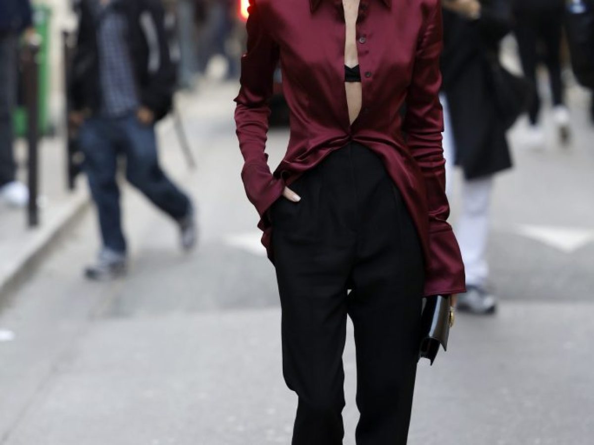 Τα 7 tops που θα φοριούνται παντού το 2026 – με τζιν, φούστες και tailored παντελόνια