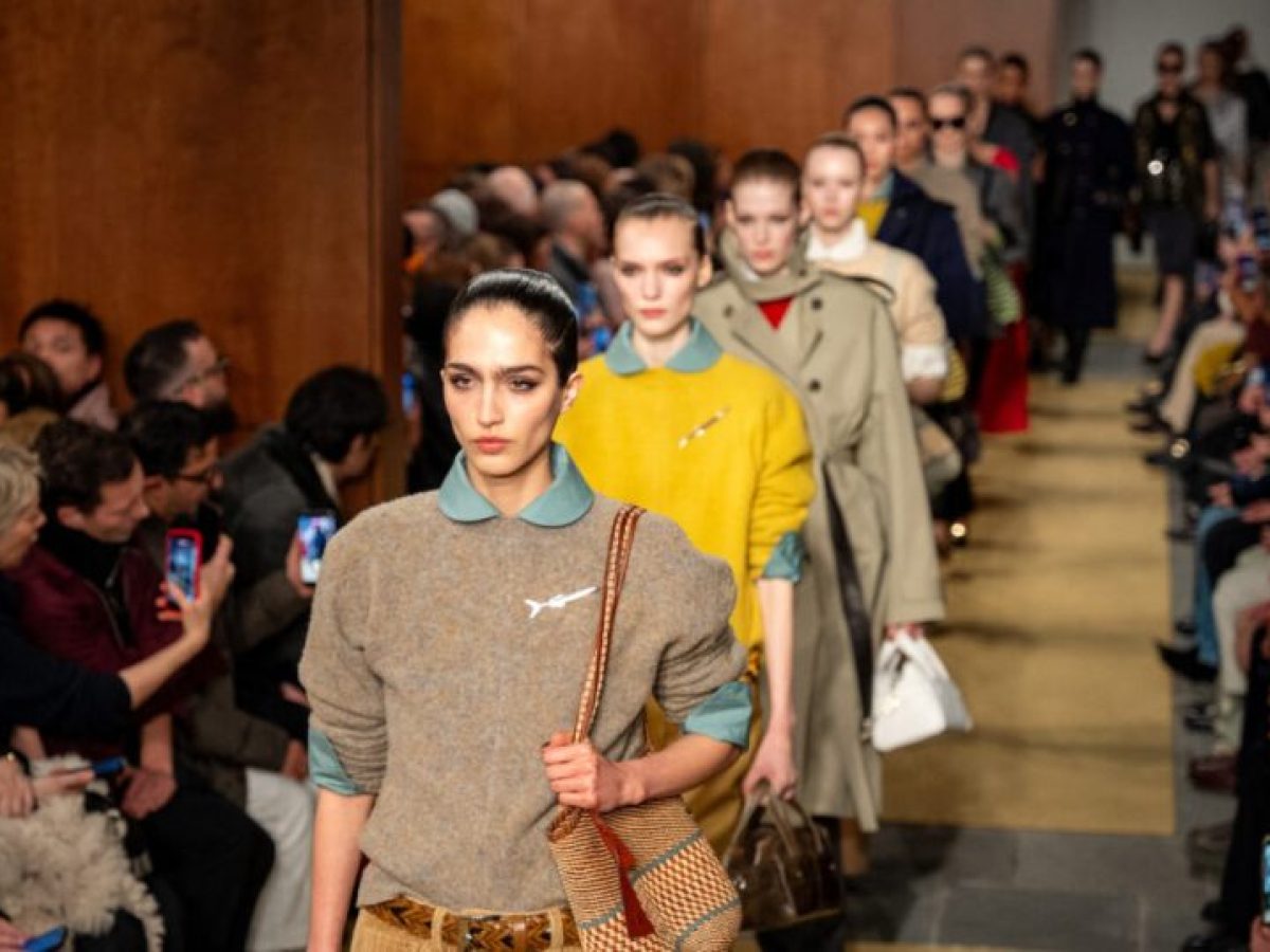 Τι κάνει το στιλ να διαρκεί; Η Tory Burch έδωσε τις δικές της απαντήσεις