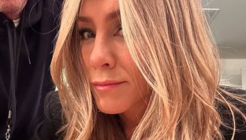 &Tau;&omicron; anti-frizz tip &tau;&eta;&sigmaf; Jennifer Aniston &pi;&omicron;&upsilon; &epsilon;&gamma;&kappa;&rho;ί&nu;&omicron;&upsilon;&nu; &kappa;&alpha;&iota; &omicron;&iota; &kappa;&omicron;&mu;&mu;&omega;&tau;έ&sigmaf;