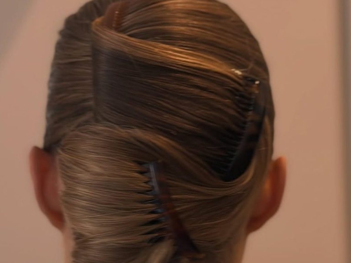 Το κομψό αξεσουάρ μαλλιών που θα σας κάνει να αφήσετε στην άκρη το κλάμερ σας