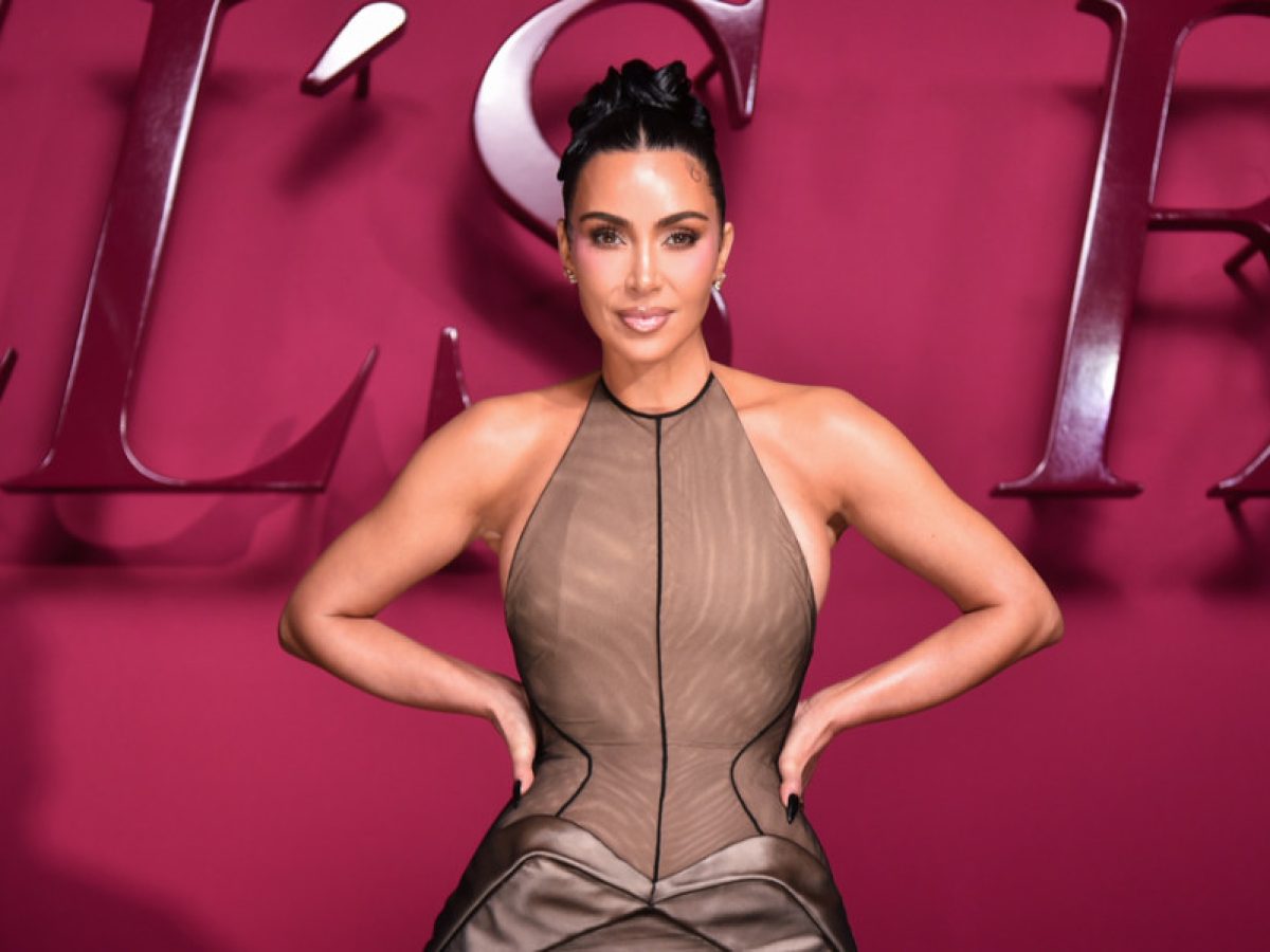 Το look που έχει τρελάνει το διαδίκτυο: Η Kim Kardashian τολμά να φορέσει naked dress για ένα τετ-α-τετ δείπνο με τον Lewis Hamilton