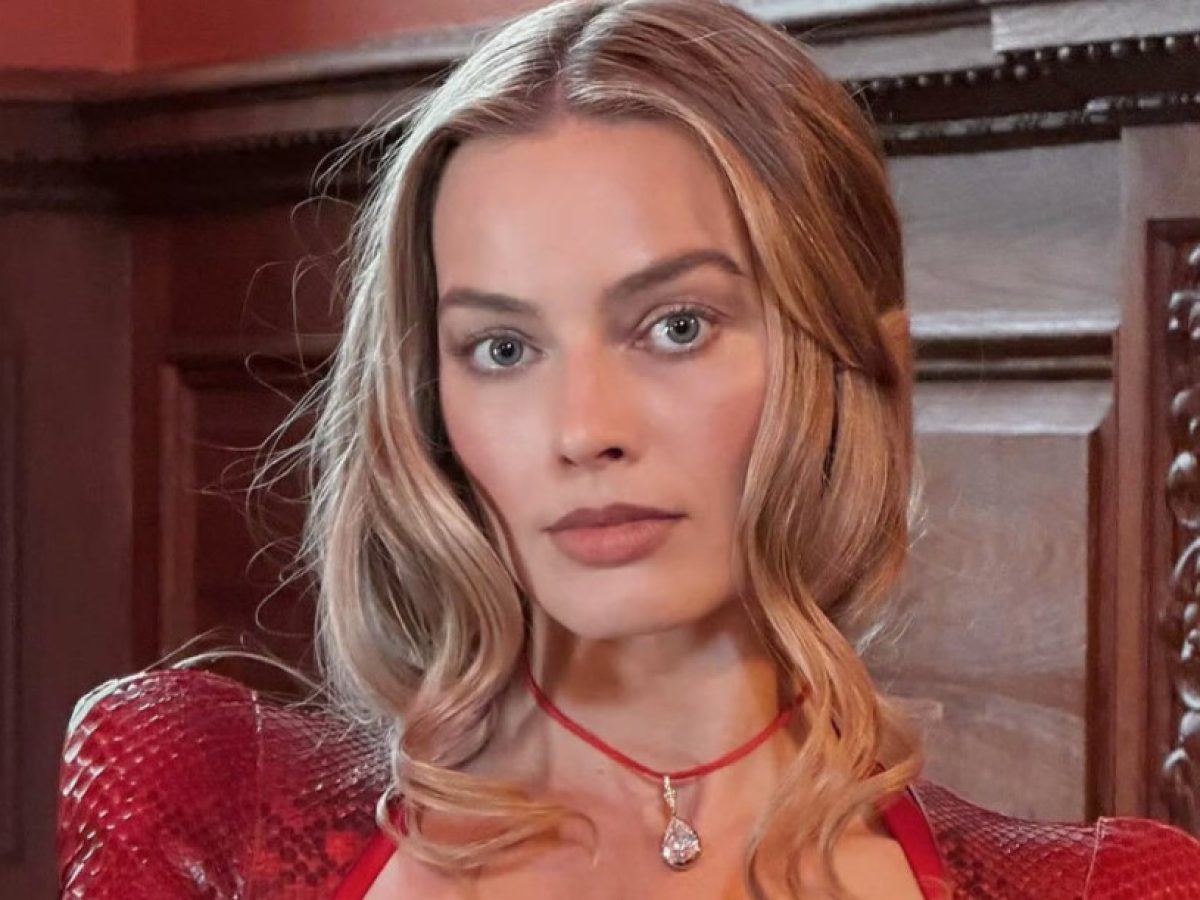Το ρομαντικό makeup look της Margot Robbie που θα αντιγράψουμε φέτος στον Άγιο Βαλεντίνο