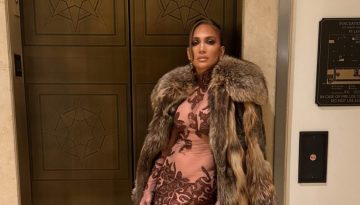 Το τελευταίο beauty look της Jennifer Lopez είναι μια ωδή στο Bridgerton