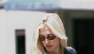 Το ξανθό της Carolyn Bessette: Γιατί παραμένει το πιο chic των τελευταίων δεκαετιών