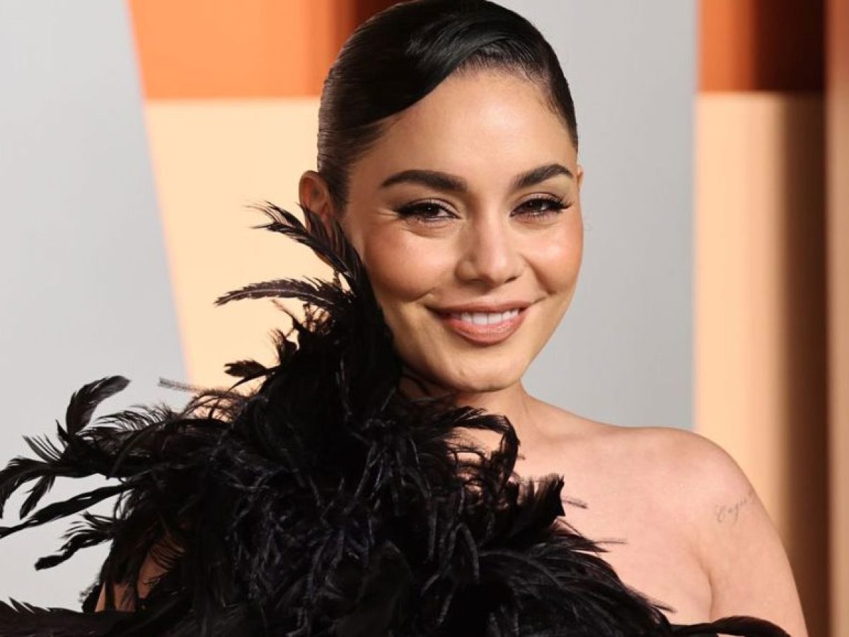 Ξέχνα τα κλασικά κόκκινα νύχια: Η Vanessa Hudgens προτείνει το πιο cool Valentine’s μανικιούρ