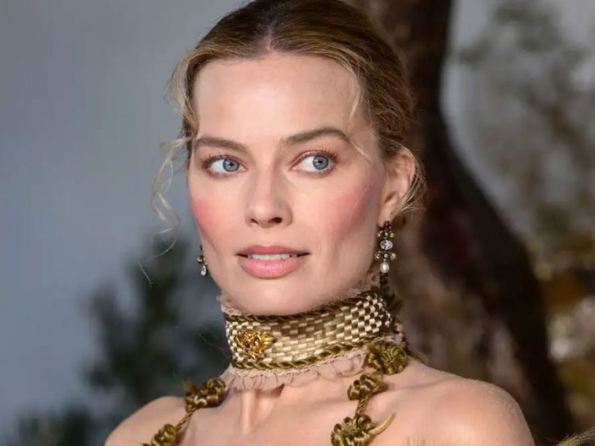 Ξέχνα το sunkissed – Φέτος θέλουμε Brontë Blush: Το look της Margot Robbie έγινε το απόλυτο beauty trend