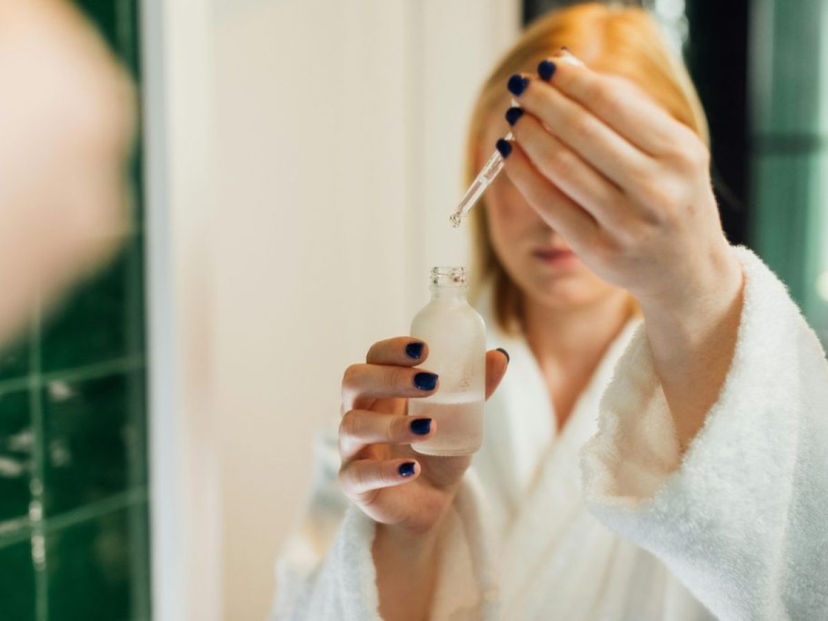 Αζελαϊκό οξύ: Το συστατικό που χαρίζει ομοιόμορφο τόνο και λιγότερα σπυράκια στην επιδερμίδα