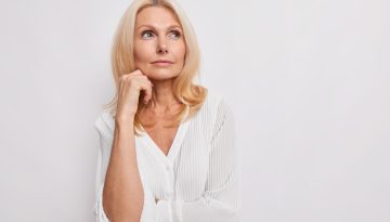 3 αλάνθαστες συμβουλές για πιο πυκνά φρύδια μετά τα 50
